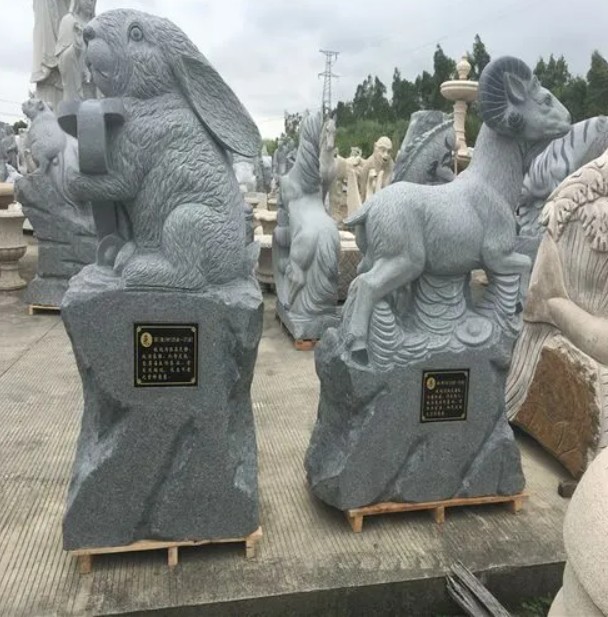 <strong>蓝狮福建大型十二生肖石雕生产厂家</strong>