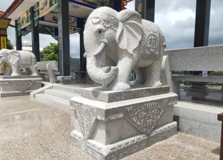 安置石雕蓝狮娱乐大象的益处