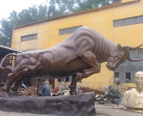铜雕牛使用广泛的原因蓝狮在线