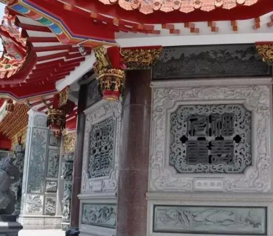 蓝狮寺庙古建中的石雕装饰