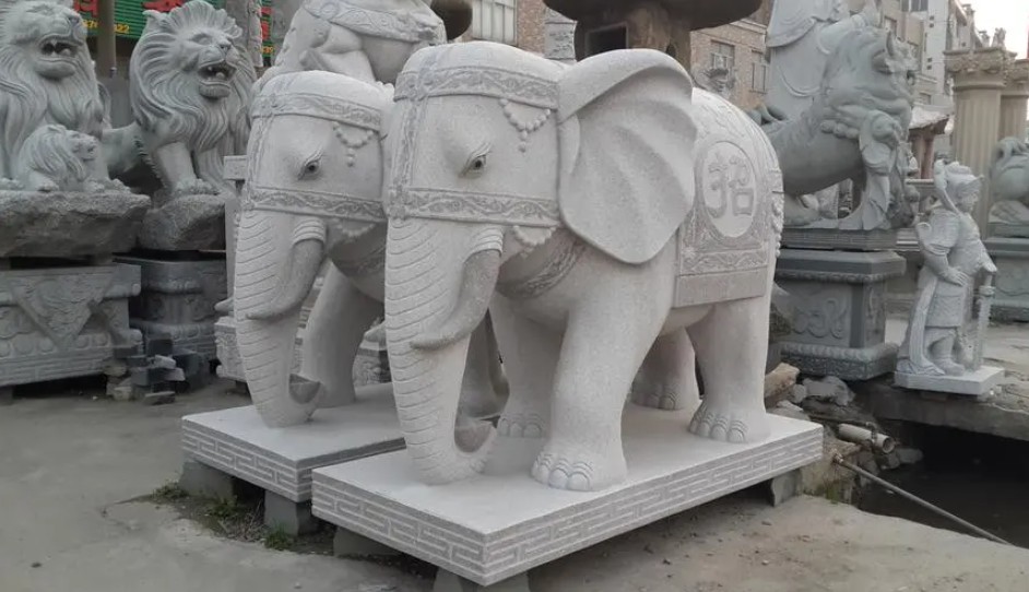 石雕大象的材质选择需考虑的因素蓝狮在线
