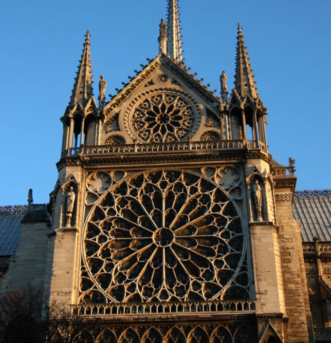 蓝狮娱乐巴黎圣母院之石材建筑与雕刻艺术欣赏