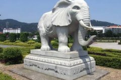 <b>蓝狮娱乐曲阳与老挝签署合作送2件精美石雕</b>